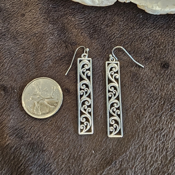 💥4 for $25💥 Silvertone Drop Swirly Earrings - Picture 3 of 5